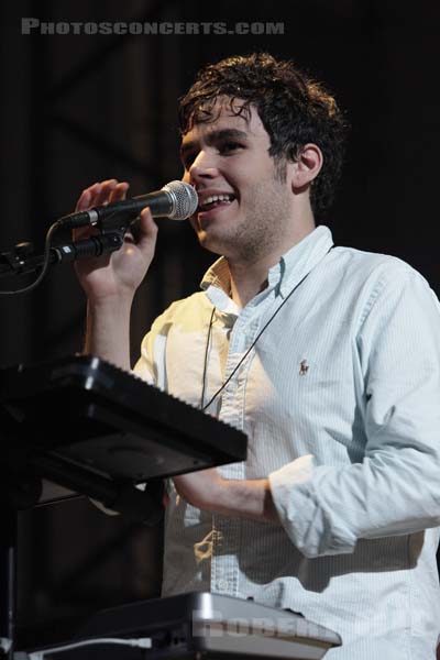 VAMPIRE WEEKEND - 2008-07-04 - PARIS - Hippodrome de Longchamp - Rostam Batmanglij